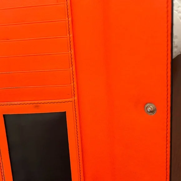 *AUTHENTIC*GUCCI GG SUPREME MONOGRAM ORANGE HEART WALLET - Picture 10 of 15